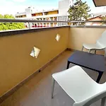 Modern Flat In Apartment *