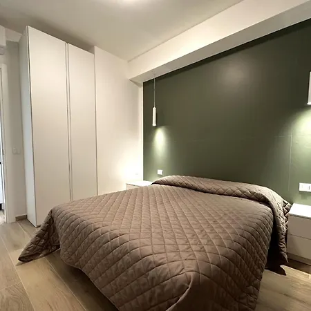 Modern Flat In Apartment *